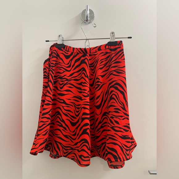 ARITZIA Sunday Best Red Zebra Print Wrap Around Mini Skirt in 00 - Picture 2 of 7